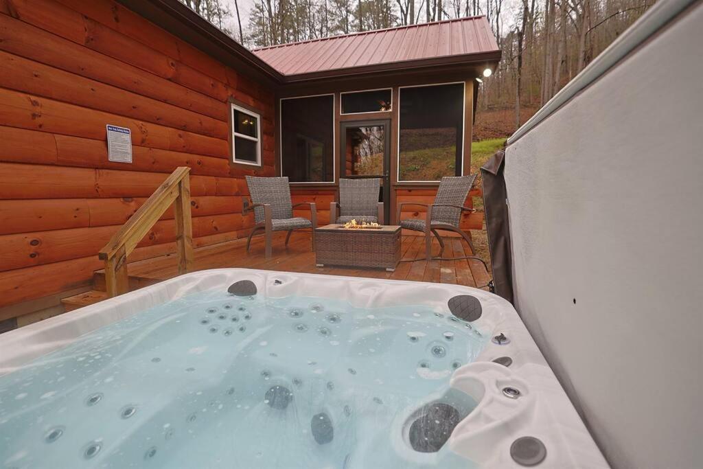 Rustic Modern Cabin With Hot Tub Near Rafting And Great Smokey Mountains Bryson City Bagian luar foto