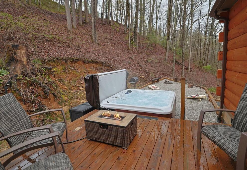 Rustic Modern Cabin With Hot Tub Near Rafting And Great Smokey Mountains Bryson City Bagian luar foto