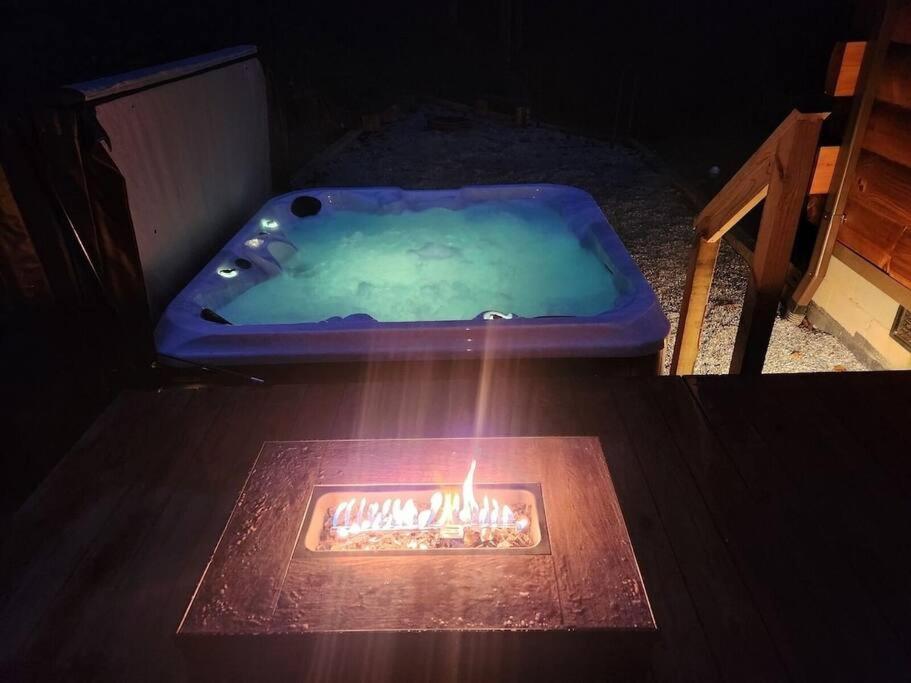 Rustic Modern Cabin With Hot Tub Near Rafting And Great Smokey Mountains Bryson City Bagian luar foto